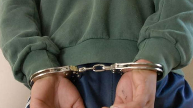 Detienen a un adolescente de 15 años por violar a un menor | Erbol ...