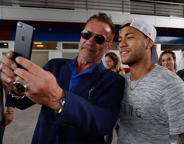 SCHWARZENEGGER VISITA EL ENTRENAMIENTO DEL BARCELONA