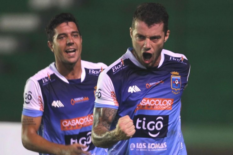 BLOOMING TIÑE DE CELESTE EL CLÁSICO CRUCEÑO BLOOMING TIÑE DE CELESTE EL CLÁSICO CRUCEÑO