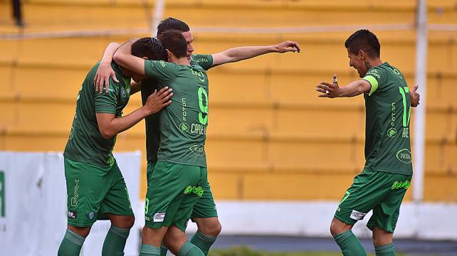 BOLÍVAR GOLEA A PUROS CONTRAGOLPES A NACIONAL