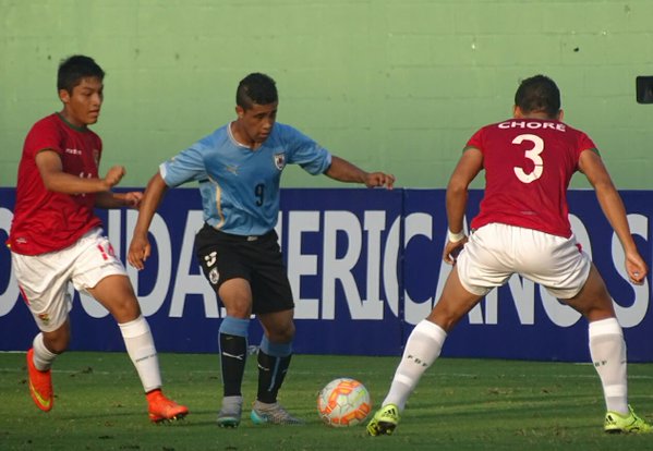 BOLIVIA CAE FRENTE A URUGUAY (3-1)