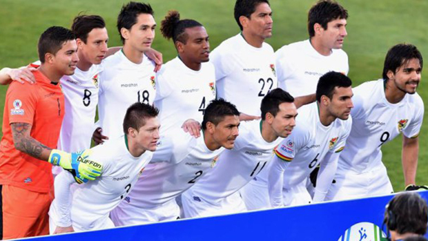 Equipo Titular de Bolivia: Quiñónez; Hurtado, Raldes, Zenteno, Molares; Chumacero y Bejarano; Pedriel, Smedberg, y Lizio; y Martins.