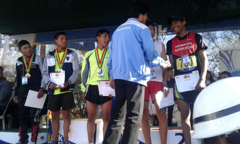 HUANCA Y MENDOZA GANAN EN LA CARRERA 10K