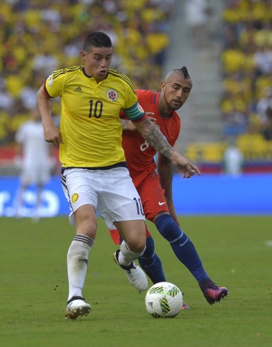 COLOMBIA SE APLAZA DE LOCAL ANTE CHILE