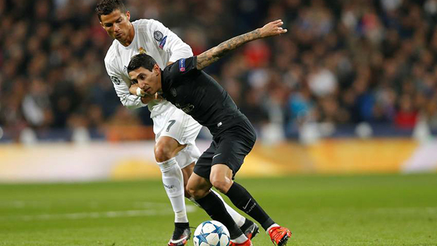 Di María se lleva la pelota ante la marca de Cristiano Ronaldo. El argentino tuvo varias chances de marcar. (AP)