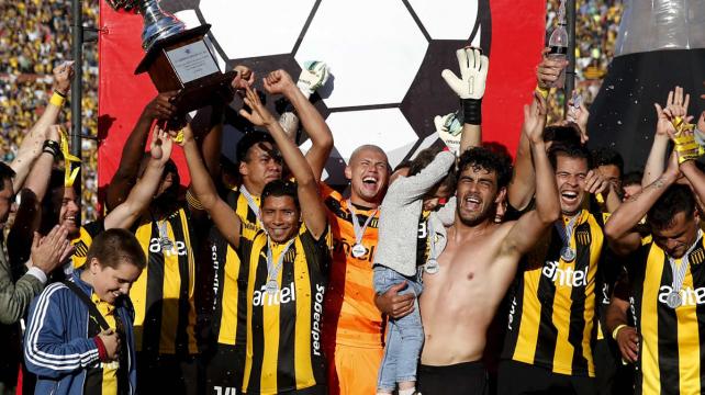 PEÑAROL SE CONSAGRA CAMPEÓN EN URUGUAY PEÑAROL SE CONSAGRA CAMPEÓN EN URUGUAY