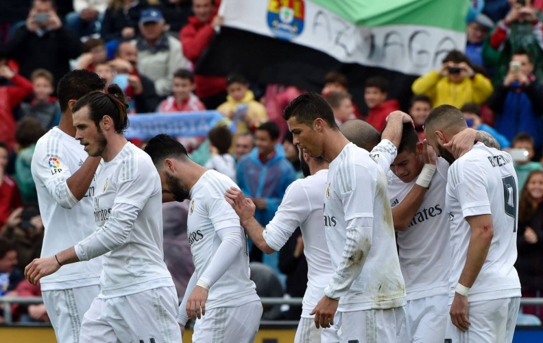 RODRÍGUEZ Y BENZEMA ENCAMINAN LA GOLEADA DEL REAL MADRID