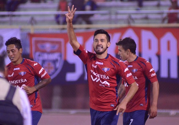 WILSTERMANN SE MANTIENE SU LIDERATO CON GOLES DE DÍAS Y ROJAS WILSTERMANN SE MANTIENE SU LIDERATO CON GOLES DE DÍAS Y ROJAS