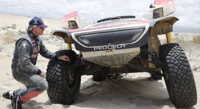CARLOS SAINZ CONFIRMA SU ABANDONO DEL DAKAR