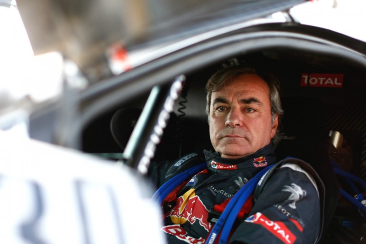 EL ESPAÑOL CARLOS SAINZ ABANDONA EL RALLY DAKAR