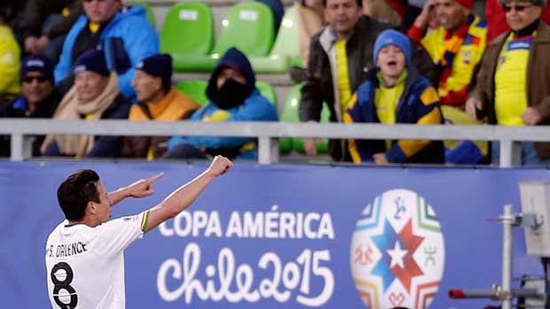 Martin Smedberg festejando en la Selección Boliviana - CA2015