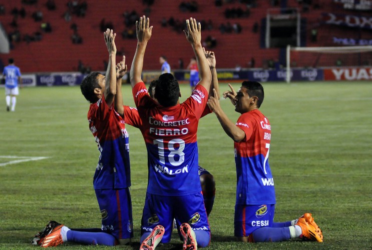 UNIVERSITARIO SE REIVINDICA Y VENCE A BLOOMING