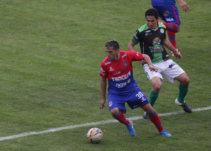 UNIVERSITARIO GANA SOBRE EL FINAL A PETROLERO