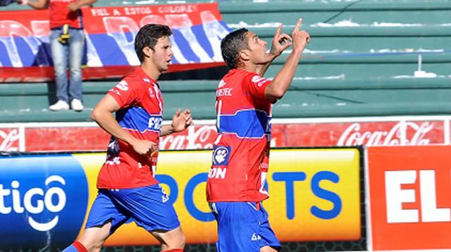 UNIVERSITARIO HUNDE MÁS A NACIONAL