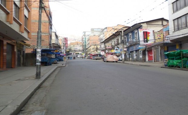 As amaneci la calle Santa Cruz de la ciudad de La Paz Erbol