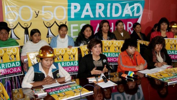 Foto de Mujeres en asamblea para paridad en participación política