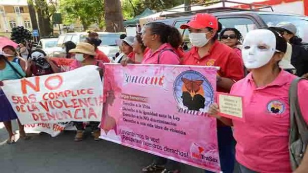 Foto de una manifestación de mujeres en contra de la violencia de género