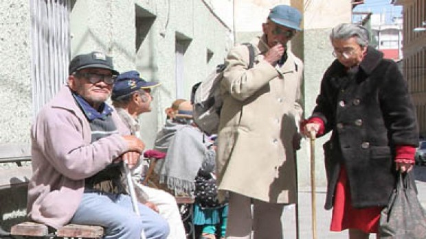 Foto de Adultos Mayores en el Hogar Quevedo