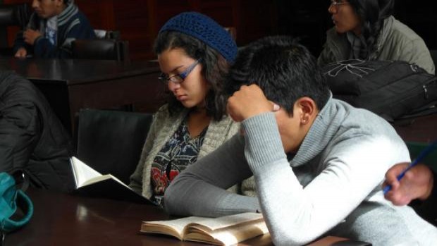 Foto de estudiantes en la UMSA