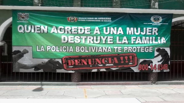 Foto de un banner de la FELCV para lucha contra la violencia hacia las mujeres