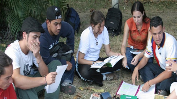 Foto de estudiantes del centro FUNIB